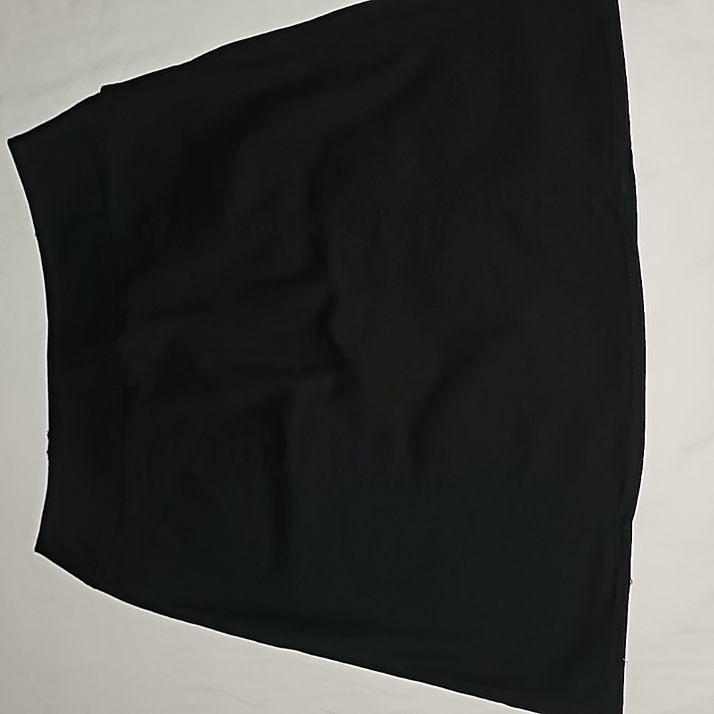 CHAUS flat black skirt women's 10 EUC Side hidden zip with 2 front pockets